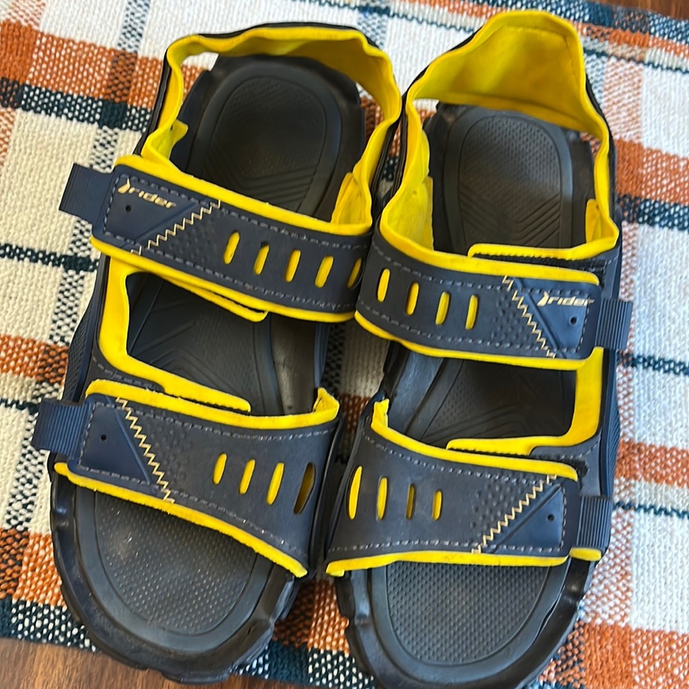 Boys size 4 rider sandals